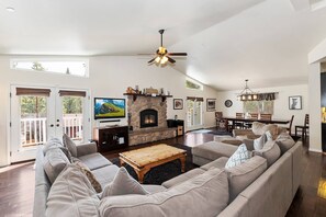 TV, fireplace