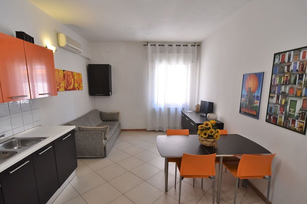 Cosy apartment for 4 people with A/C, WIFI, TV, pets allowed and parking