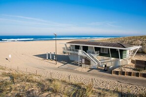 Una spiaggia nelle vicinanze