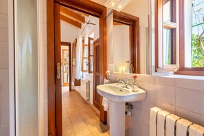 Doccia, asciugacapelli, asciugamani