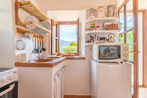 冰箱、微波炉、烤箱、炉灶