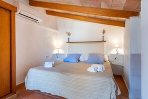 1 bedroom, free WiFi, bed sheets - Country House "Can Jaumins" with Mountain View, Shared Swimming Pool & Wi-Fi (Soller)