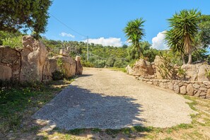 Property grounds - Holiday Home "Casa Relax Vista Mozzafiato" with Garden & A/C (Cannigione)