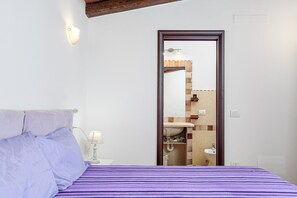 3 bedrooms, iron/ironing board, bed sheets - Holiday Home "Casa Relax Vista Mozzafiato" with Garden & A/C (Cannigione)