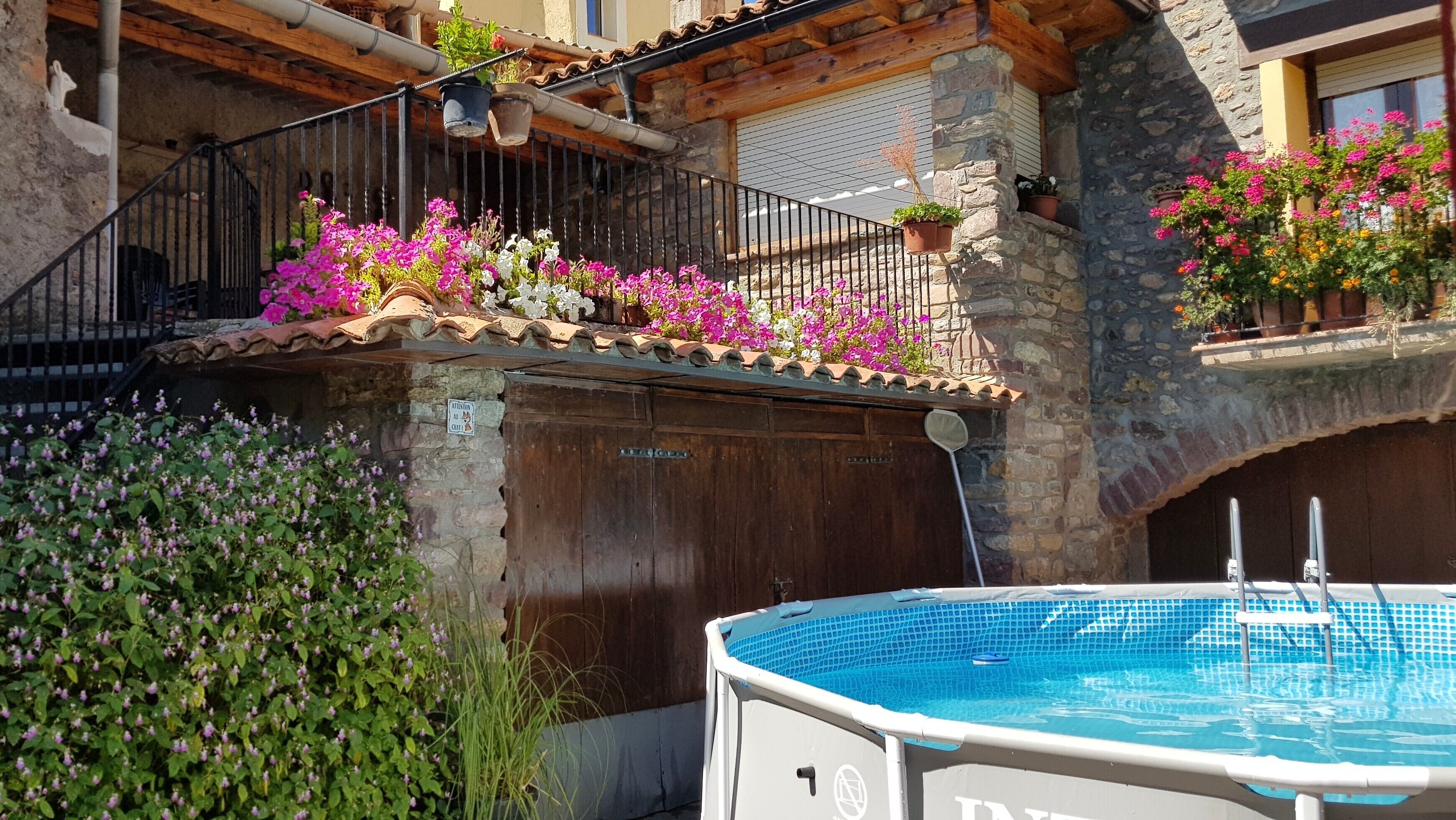 Banyera d'hidromassatge a l'aire lliure