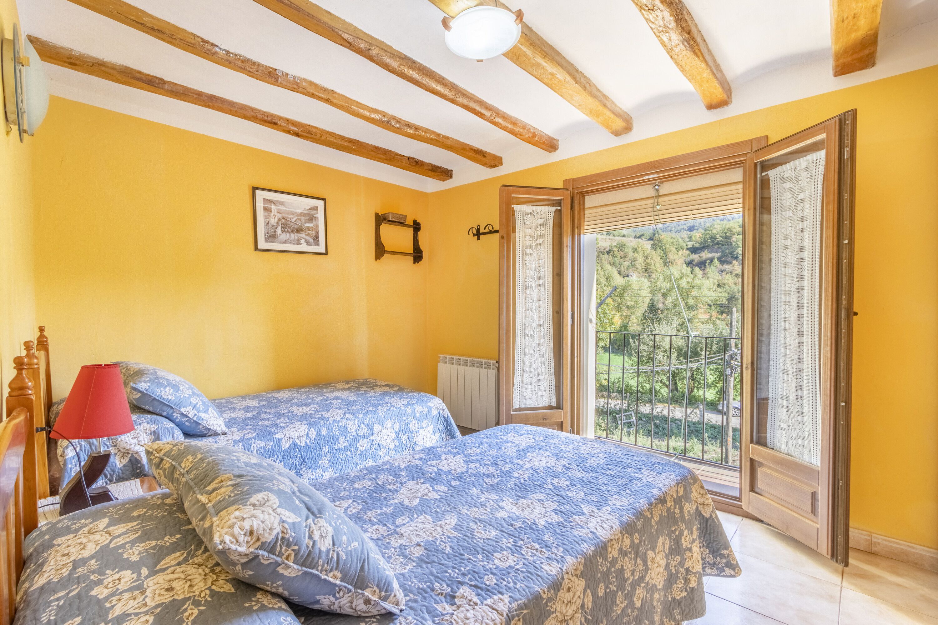 4 bedrooms, iron/ironing board, free WiFi, bed sheets