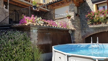 Bañera de hidromasaje al aire libre