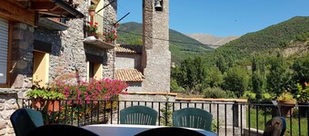 Holiday Home 'Teule 1' with Mountain View, Shared Pool and Wi-Fi