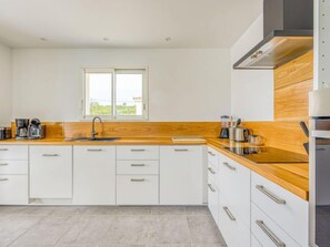 Frigorifero, microonde, forno, lavastoviglie