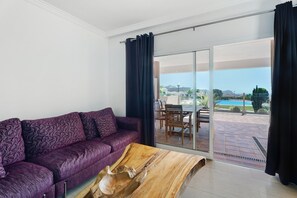 TV - Vacation Apartment 'Royal Marine Golf V' with Sea View, Wi-Fi and Air Conditioning (San Miguel de Abona)