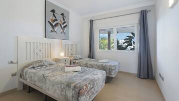 2 bedrooms, iron/ironing board, free WiFi, bed sheets