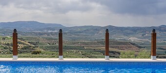 Vacation Home "Cortijo La Solana Montefrío" with Mountain View, Private Pool & Wi-Fi