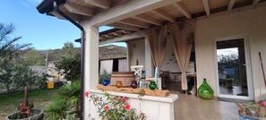 Terrace/patio - Holiday Home 'Podere Le Palme' with Mountain View, Private Terrace and Air Conditioning (Castiadas)