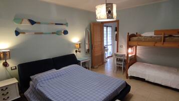 1 bedroom, bed sheets