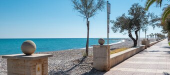 Holiday Apartment 'Rincón Exquisito Junto Al Mar' close to the Beach with Private Jacuzzi & Wi-Fi