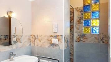 Doccia, asciugacapelli, asciugamani