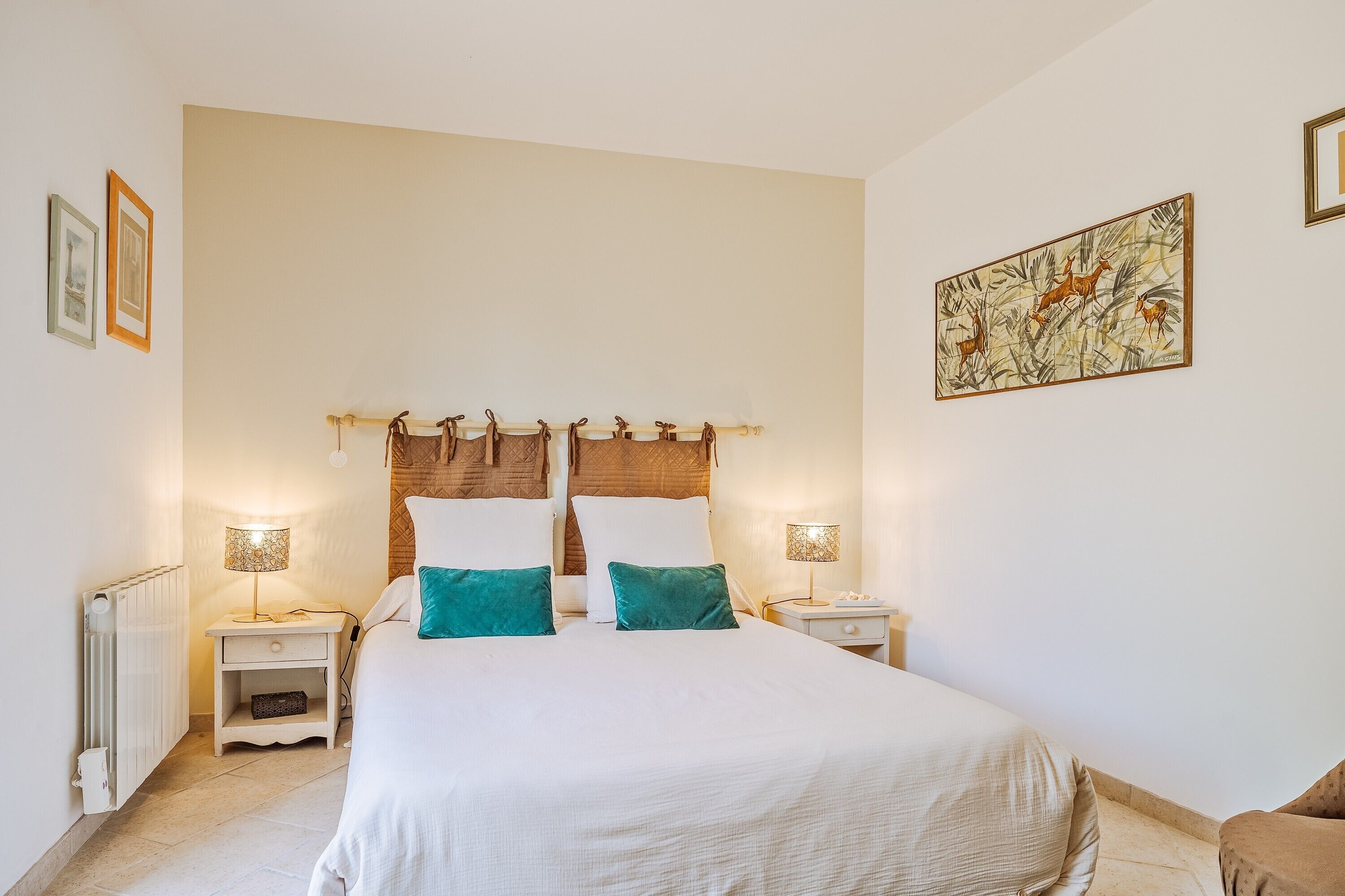 2 多间卧室、免费 WiFi、床单