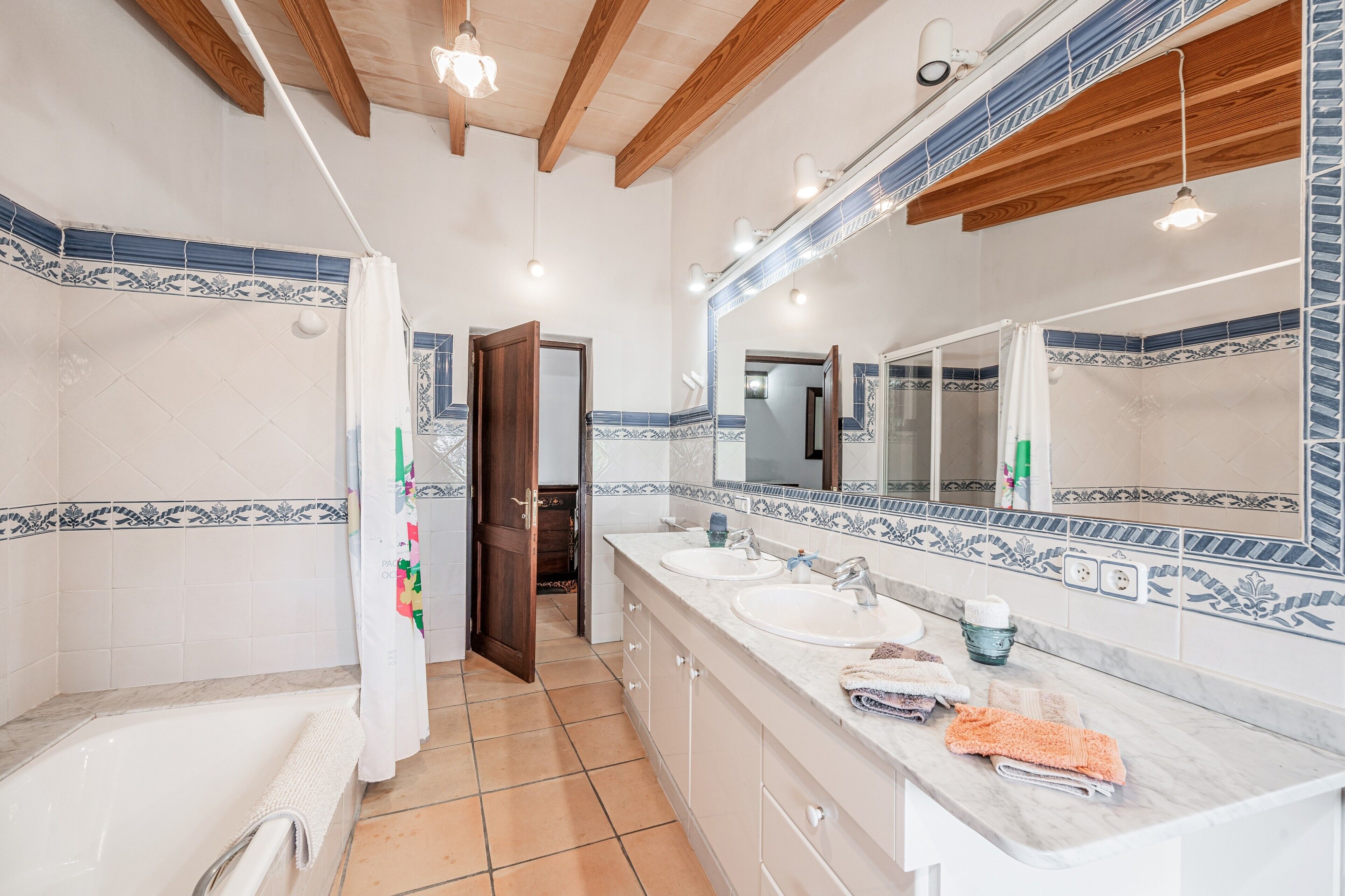 Bathtub, hair dryer, towels