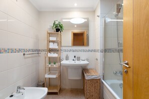 Bathtub, hair dryer, towels