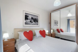 1 bedroom, free WiFi, bed sheets - Vacation Home "Vivienda Vacacional Maravillosa" with Sea View, Shared Pool & Wi-Fi (Candelaria)