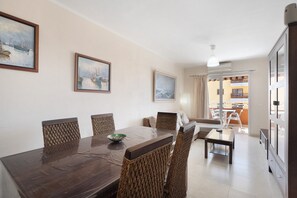 Dining - Vacation Home "Vivienda Vacacional Maravillosa" with Sea View, Shared Pool & Wi-Fi (Candelaria)