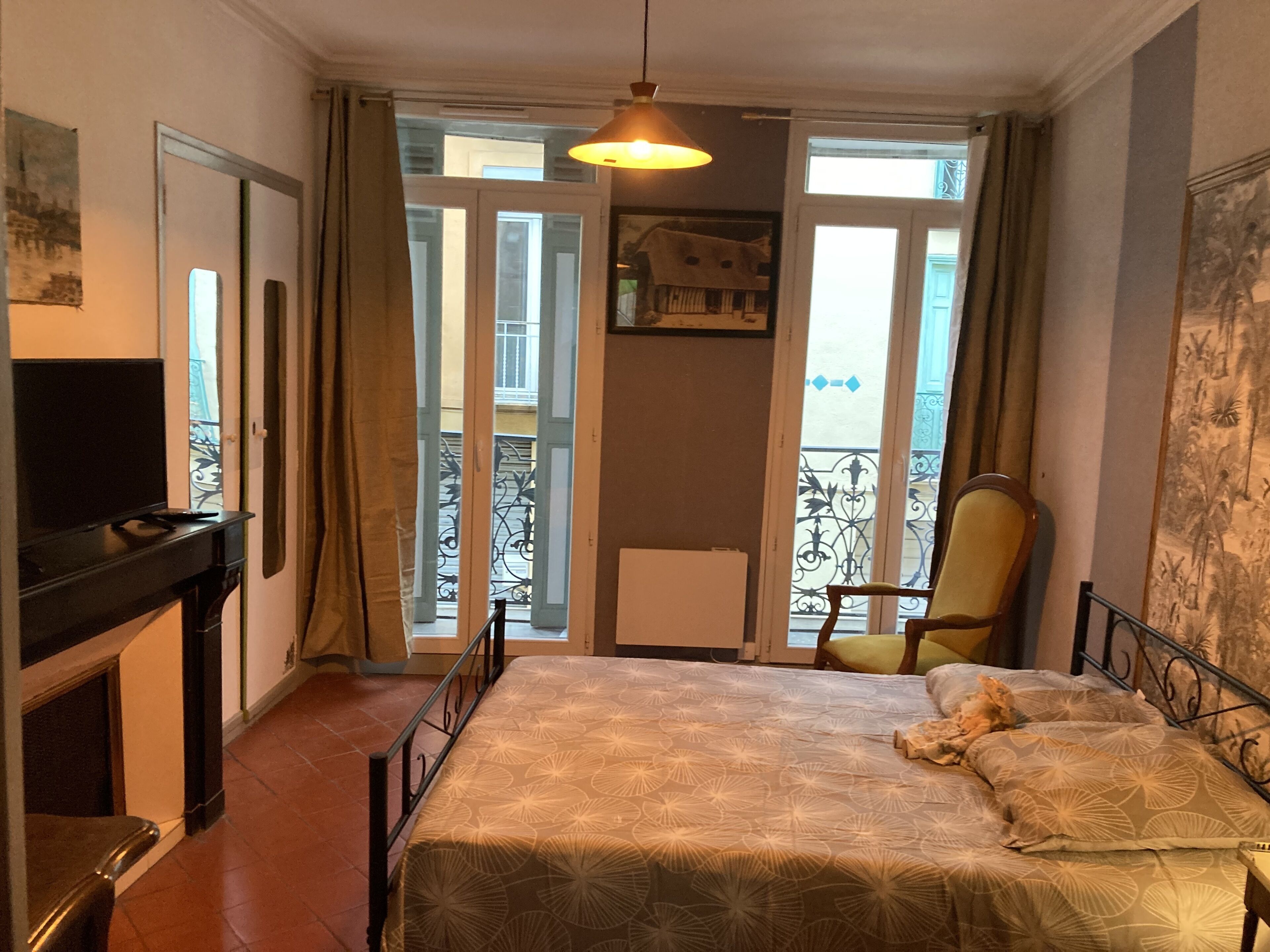 F2 35 km from the sea, Spain 30 km, spa treatment 4 km