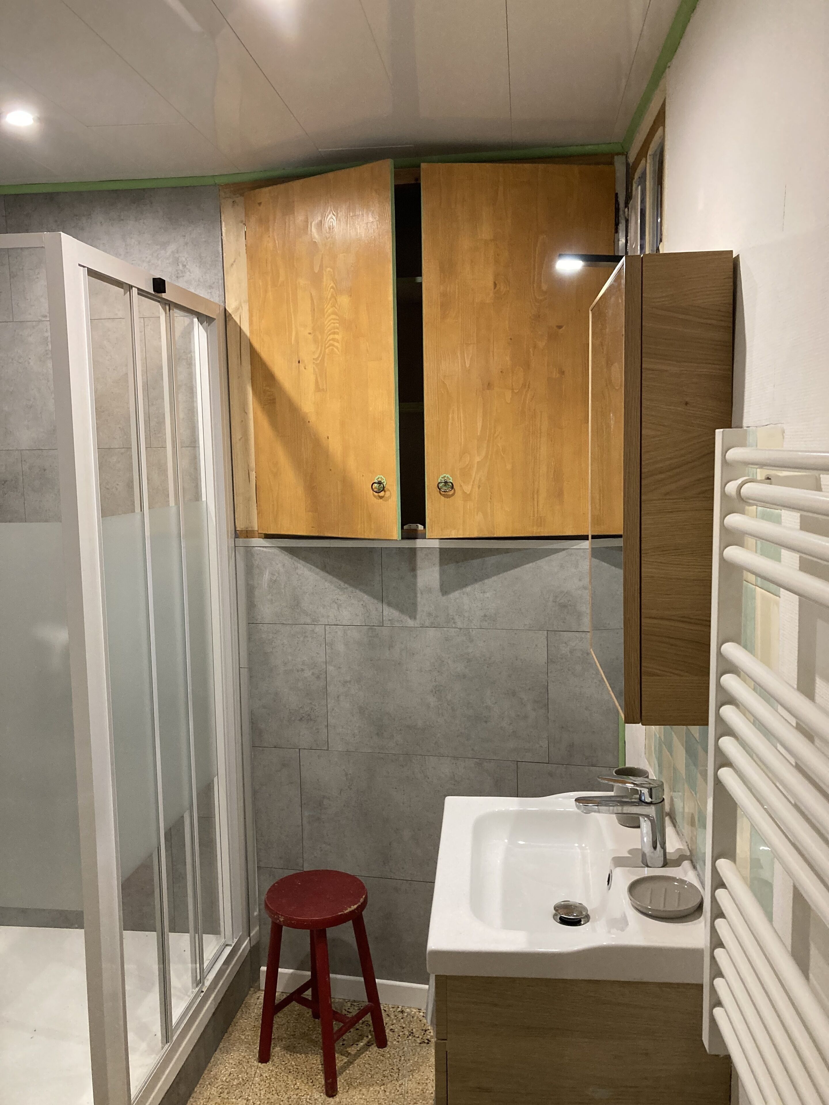 F2 35 km from the sea, Spain 30 km, spa treatment 4 km