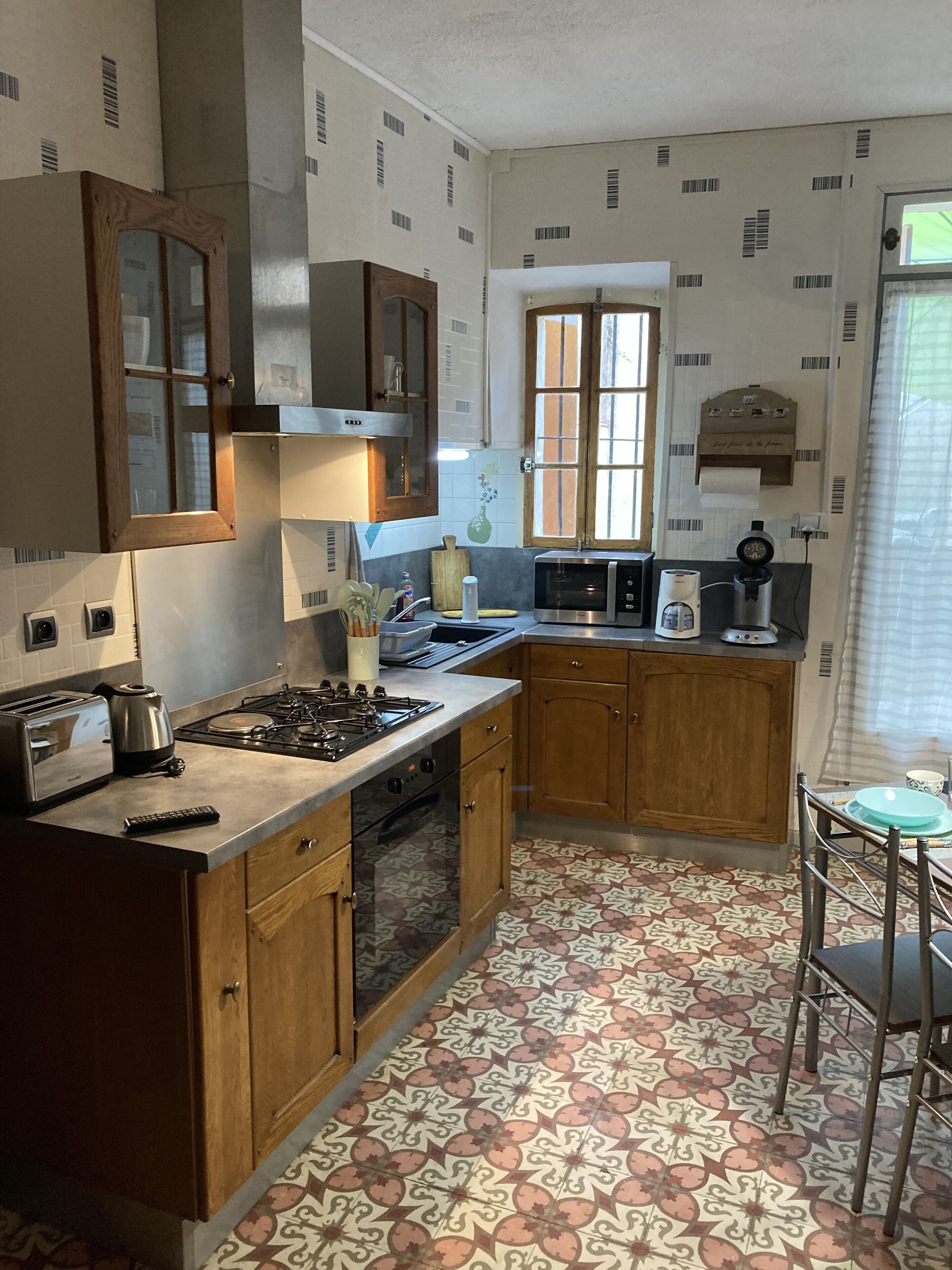 F2 35 km from the sea, Spain 30 km, spa treatment 4 km