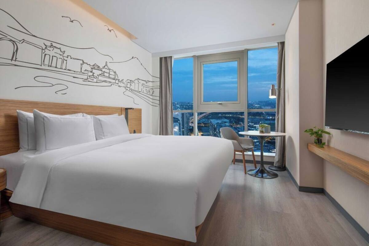 Chambre Double Deluxe | Articles gratuits dans le mini-bar, coffres-forts dans les chambres