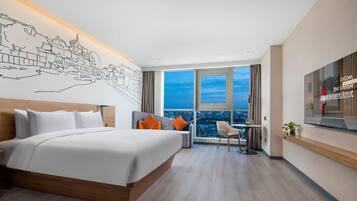 逸扉行政大床房 | 房內夾萬、書桌、遮光窗簾/窗簾、隔音