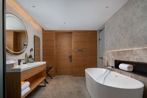 Habitación doble exclusiva | Artículos del minibar gratis y caja de seguridad en la habitación 