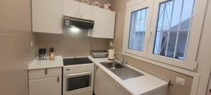 Fridge, microwave, oven, coffee/tea maker