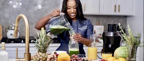 冷蔵庫、電子レンジ、オーブン、食器洗い機