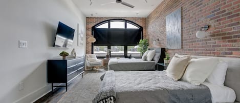 3 Schlafzimmer, Schreibtisch, Bügeleisen/Bügelbrett, Reisekinderbett
