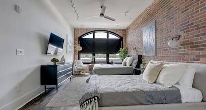 Penthouse w Rooftop, Private Chef, Secure Parking