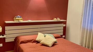 2 Schlafzimmer, Schreibtisch, Bügeleisen/Bügelbrett, kostenloses WLAN