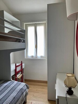 2 chambres, bureau, fer et planche à repasser, Wi-Fi gratuit