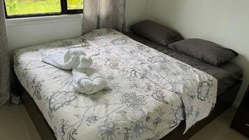 2 chambres, fer et planche Ă repasser, Wi-Fi, draps fournis