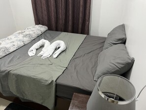 2 bedrooms, iron/ironing board, WiFi, bed sheets