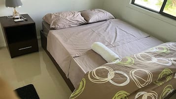 2 chambres, fer et planche à repasser, Wi-Fi, draps fournis