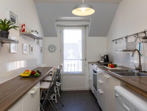 Kühlschrank, Mikrowelle, Ofen, Geschirrspüler