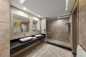 Bruser, brusehoved med spredningseffekt, designertoiletartikler