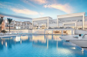 Deluxe Jacuzzi Room | Outdoor pool | 2 outdoor pools