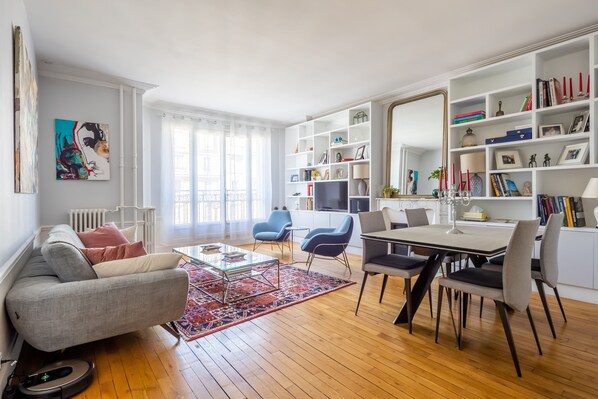 TV - Dreaming in the Daytime, by Veeve (Paris)