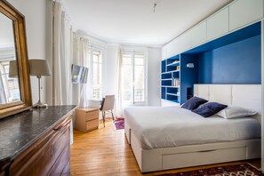 3 bedrooms, WiFi, bed sheets - Dreaming in the Daytime, by Veeve (Paris)