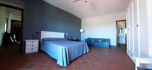 Superior Room | Individually furnished, free WiFi - Calendiluna (Castelnuovo Magra)