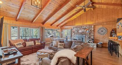 Lake views, Private dock, Al fresco dining, close to Yosemite