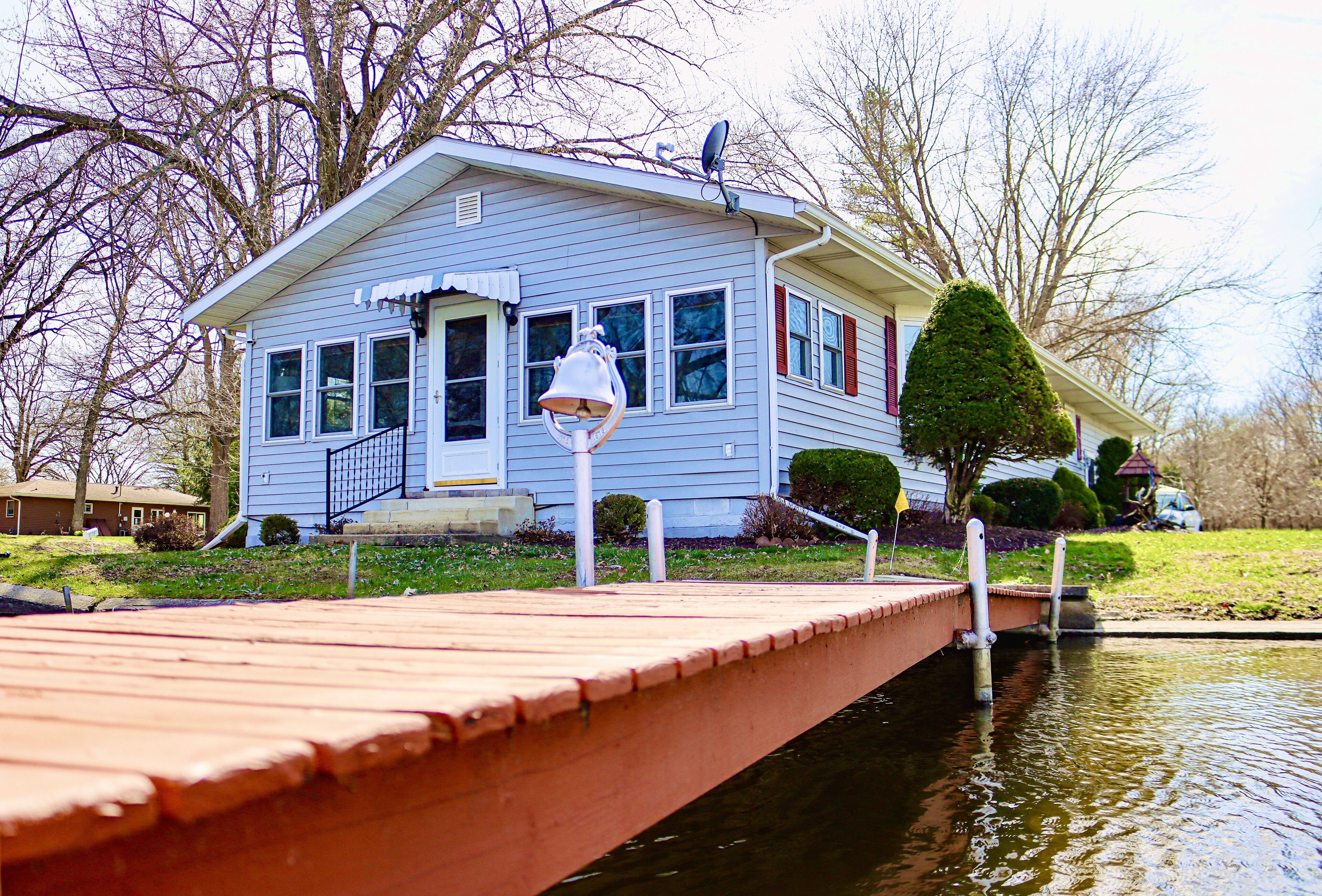 Welcome to complete relaxation!!  This remodeled spacious lake house sits  on Fish Lake