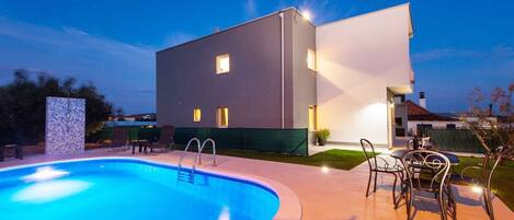 Outdoor pool, a heated pool