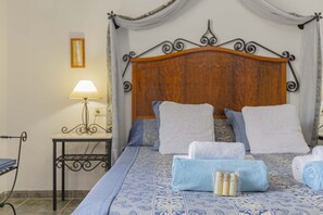 4 bedrooms, in-room safe, iron/ironing board, free WiFi